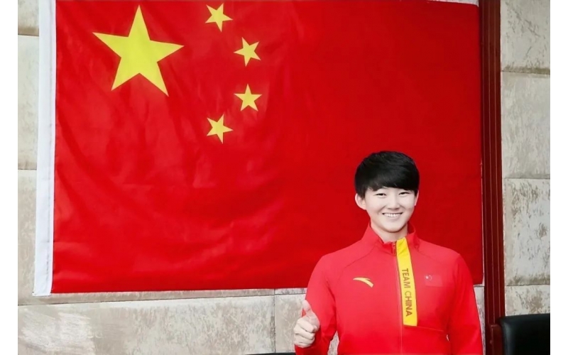 來了，世界冠軍宮乃瑩！